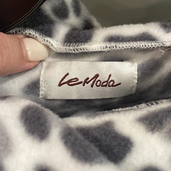 Cheetah print shaw - Picture 4 of 5